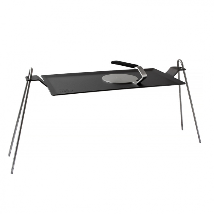 Pakke med stegebord 63x27, bålstativ og burgerpresser med neopren i gruppen hos Kockums Jernverk AB (SET0030)