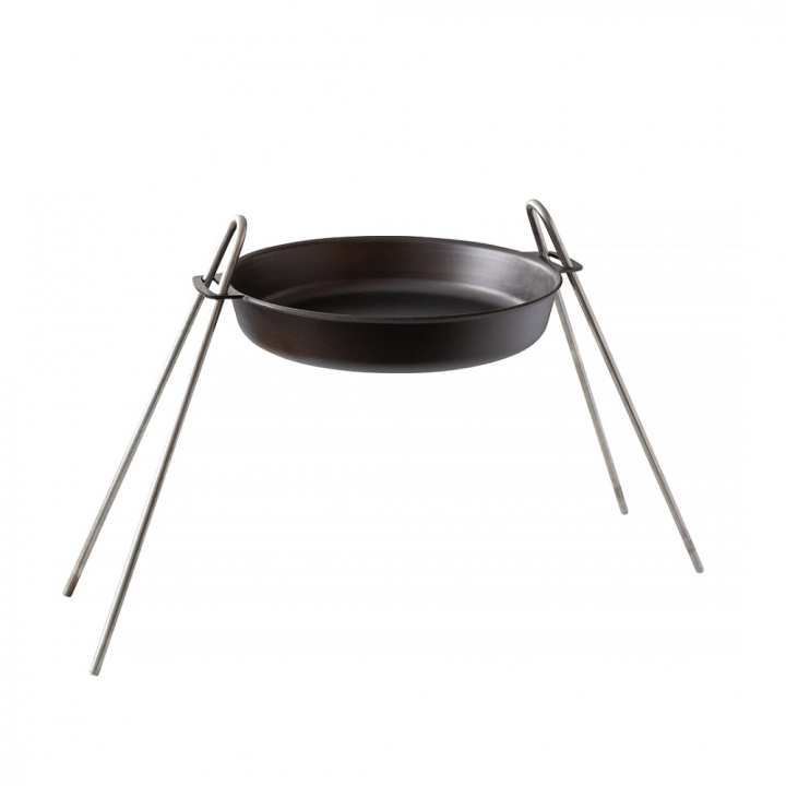 Pakke med stegepande/tærteform 28 cm og bålstativ i gruppen hos Kockums Jernverk AB (SET0035)