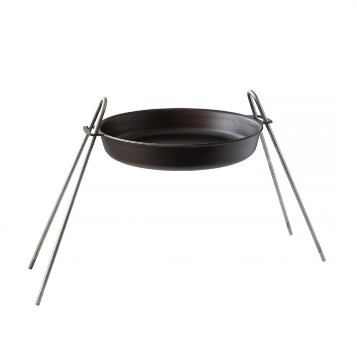 Pakke med stegepande/tærteform 30 cm og bålstativ i gruppen hos Kockums Jernverk AB (SET0036)