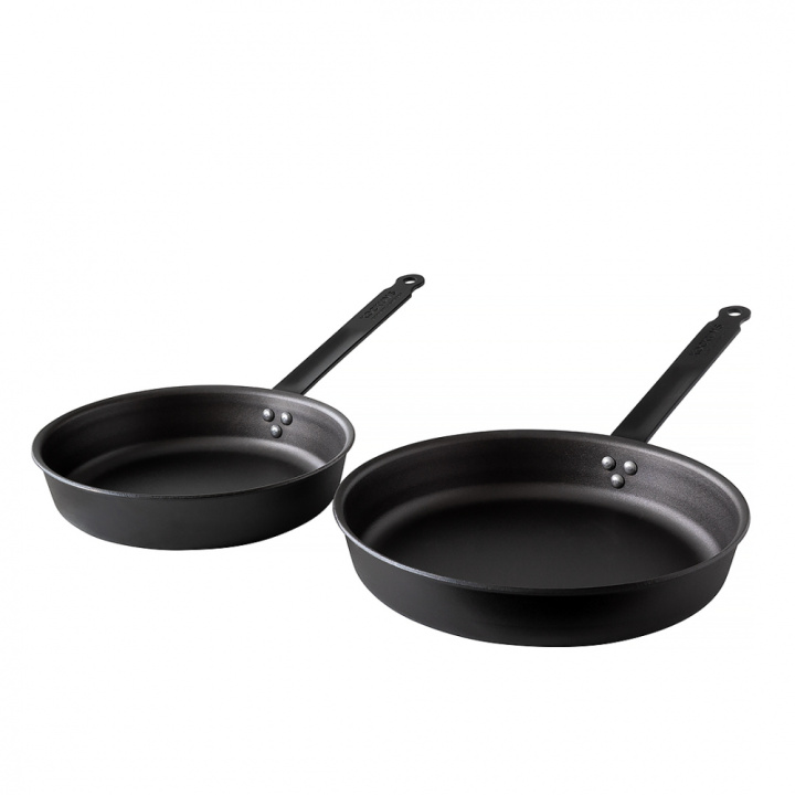 Pakke med stegepander 24 cm og 28 cm i gruppen hos Kockums Jernverk AB (SET0037)